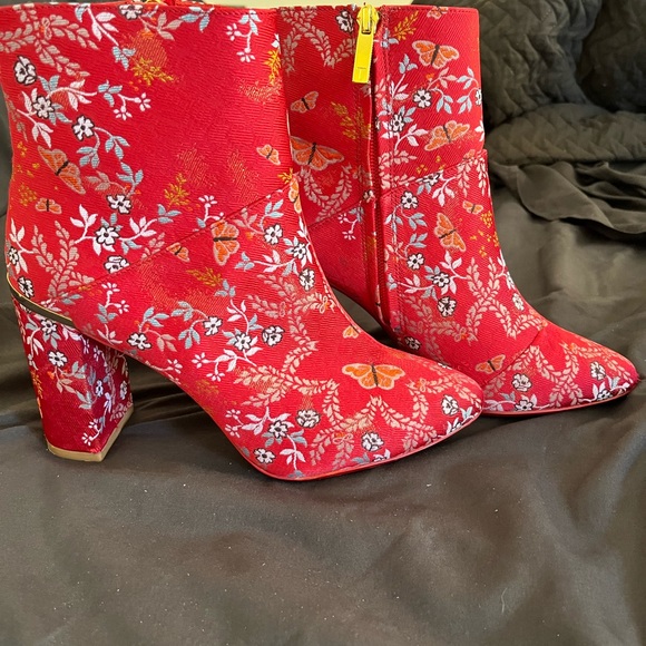 Ted Baker Ishbel Red flower print (size 8.5) - Picture 2 of 3